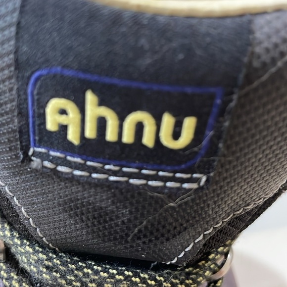 Ahnu hiking boots. - Picture 5 of 9